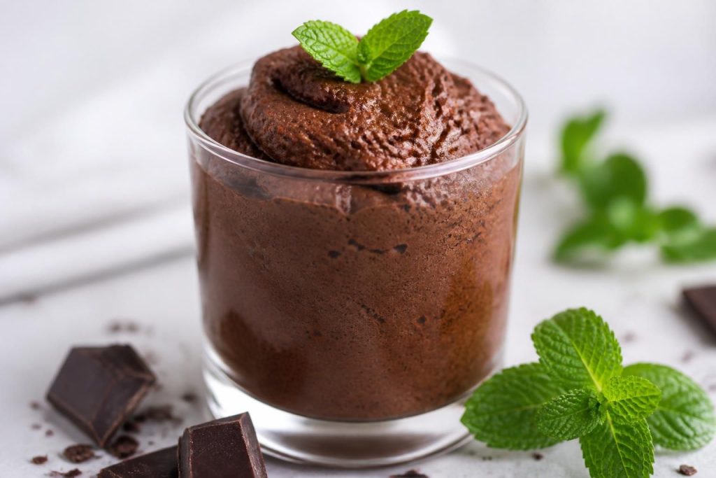découvrez nos recettes de mousse au chocolat sans beurre, légères, sans sucre ni crème, pour un dessert gourmand et sain qui ravira vos papilles.