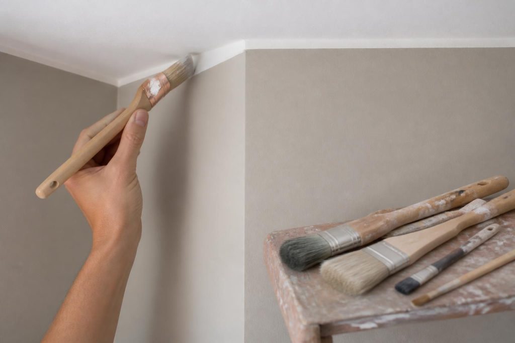 découvrez quel pinceau choisir pour peindre parfaitement les angles et obtenir une finition nette et professionnelle dans vos travaux de peinture.